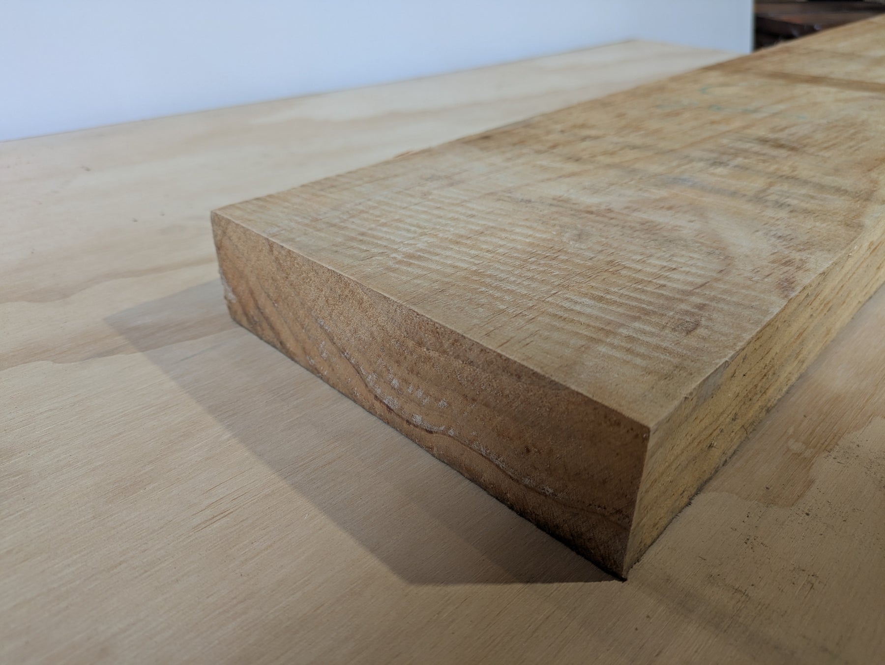 Radiata pine balken 50 x 200 x 4900 mm