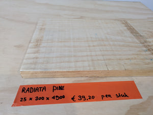 Radiata pine planken 25 x 300 x ~4850 mm