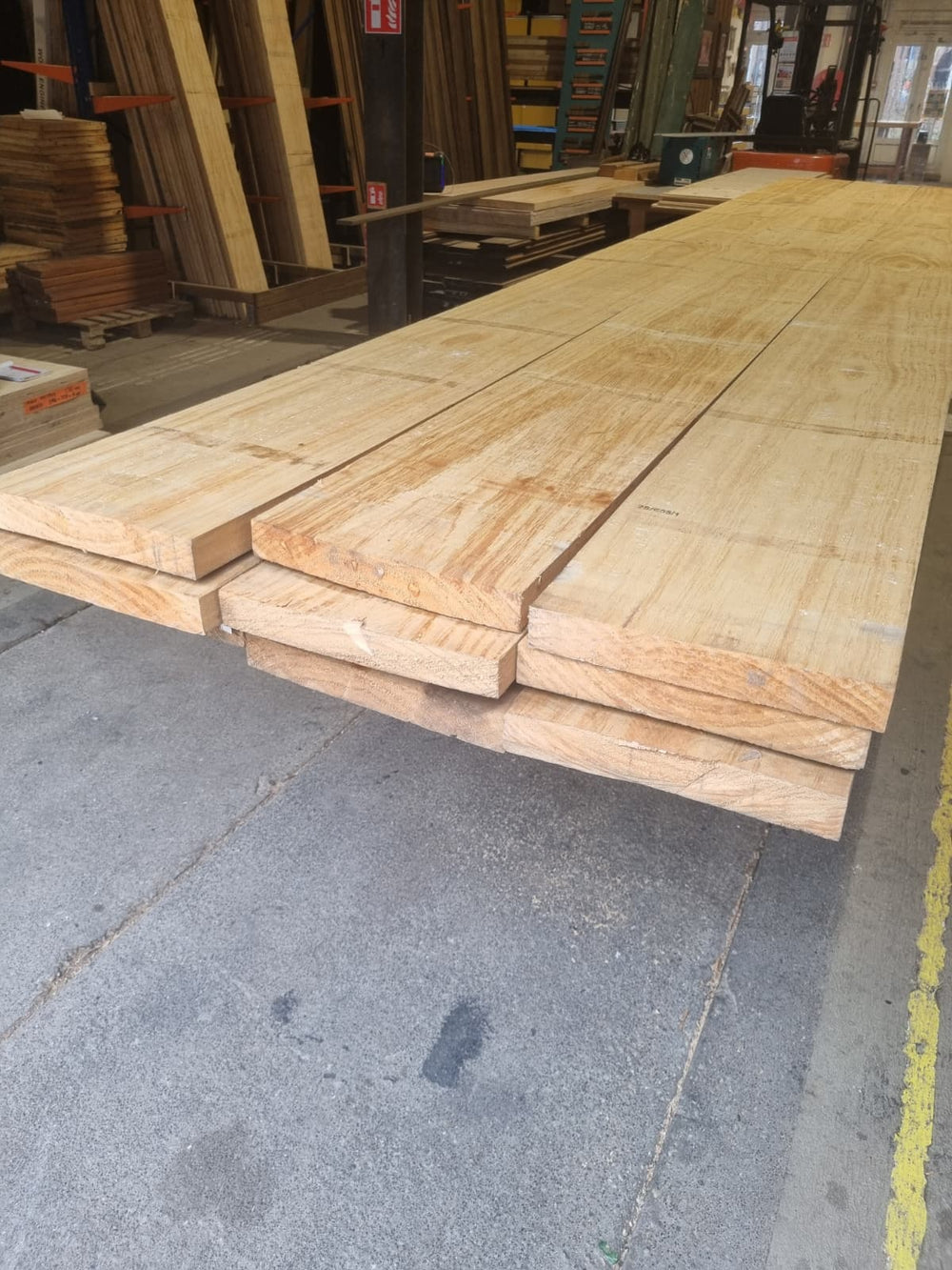 Radiata pine balken 42 x 300 x 4800 mm