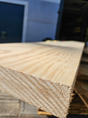 Radiata Pine planken geschaafd